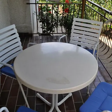 Apartman Kraljev アパート